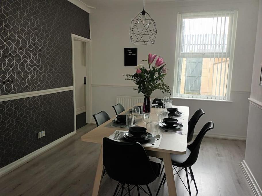 Antonio Str Liverpool 6 Beds Exterior foto