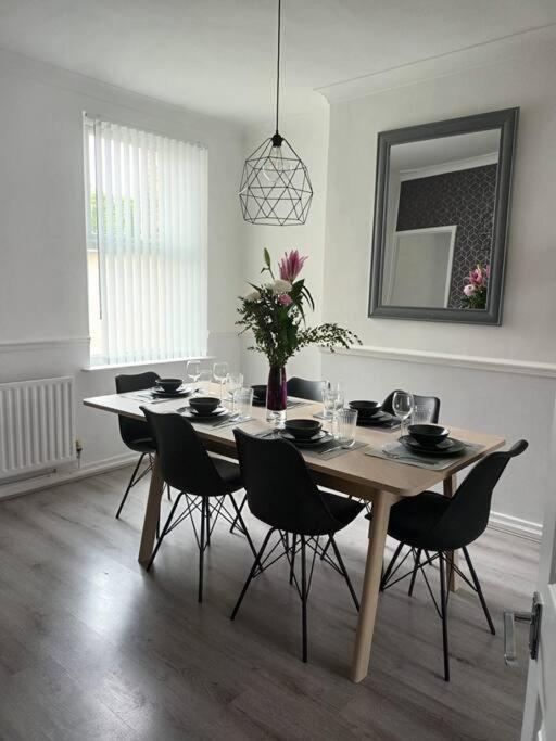 Antonio Str Liverpool 6 Beds Exterior foto