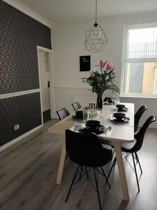 Antonio Str Liverpool 6 Beds Exterior foto