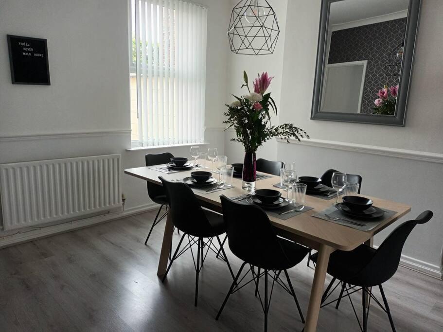Antonio Str Liverpool 6 Beds Exterior foto